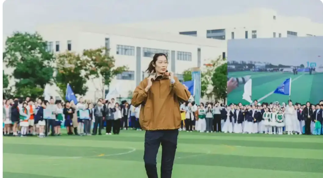 件事, 超级杯冠军, 不排除退役